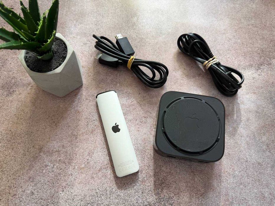 Apple TV 4K 32Gb A1842 Чудовий стан