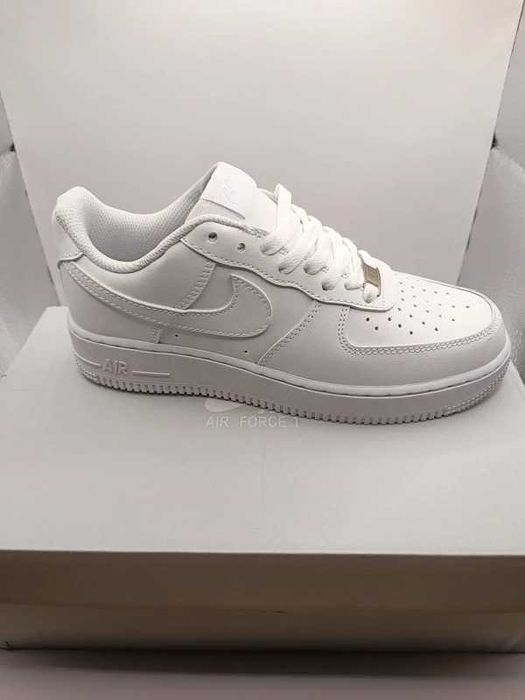 Buty meskie Mokasyny Nike_Air_Force_1_Low_Supreme_White R.37.5