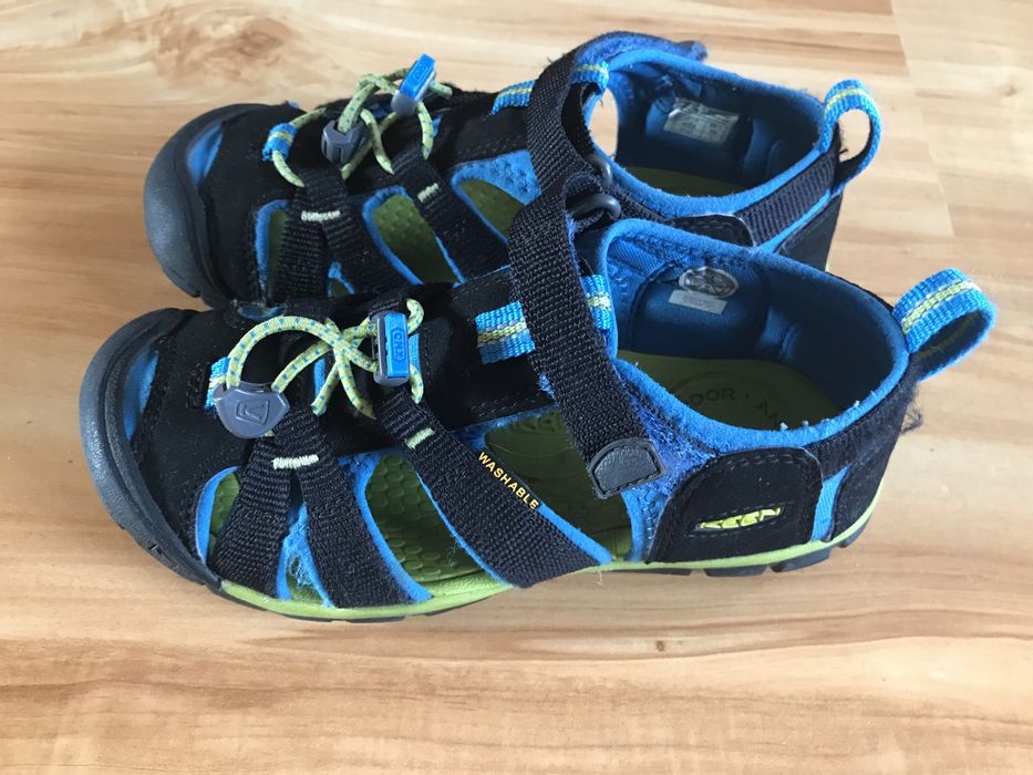 Sandały chłopięce czarne keen r 32/33 gratis druga para