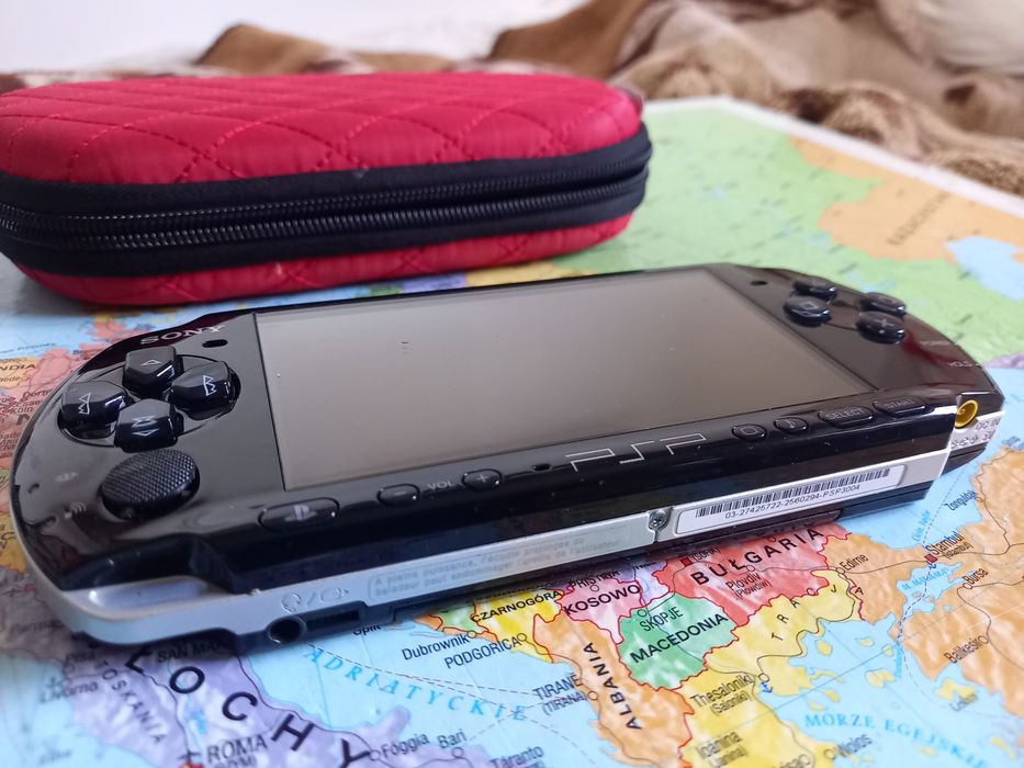Konsola Sony psp 3004 (3000)  piano black 32gb 100 gier stan BDB