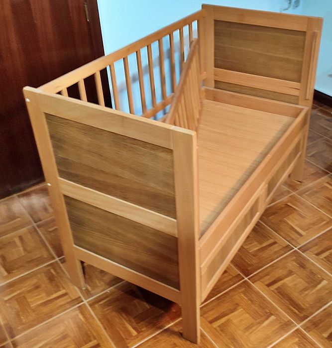 Berço de bébé - criança em madeira maciça (tola) com gavetas