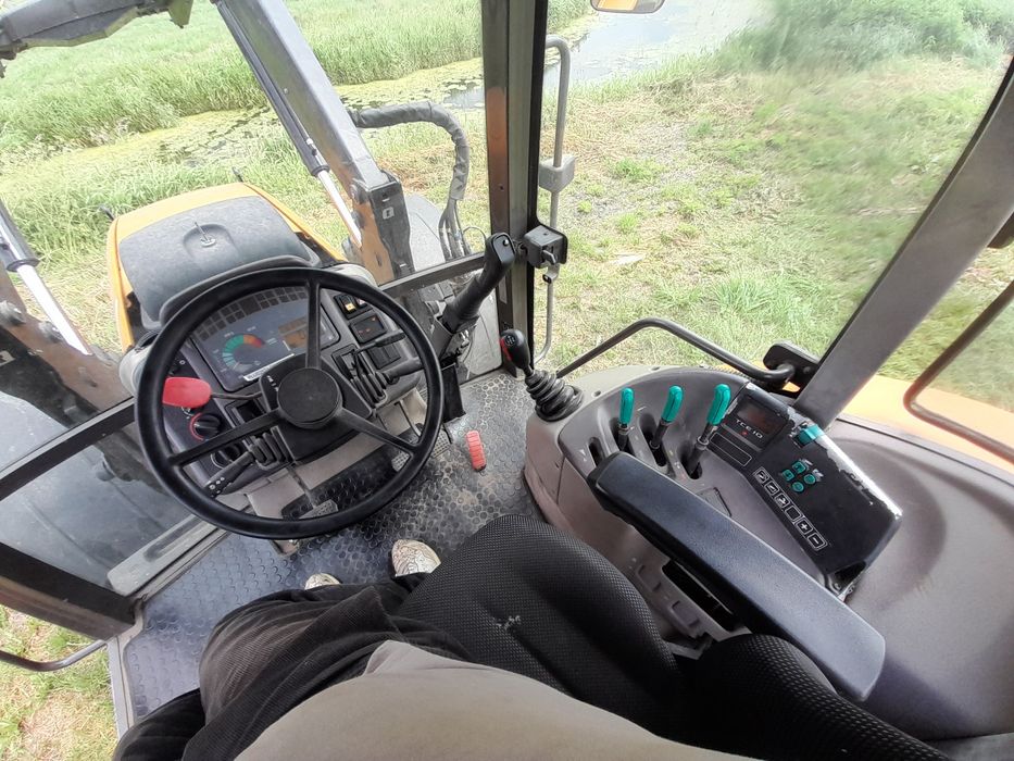 Renault Ares 640 z ladowaczem quick