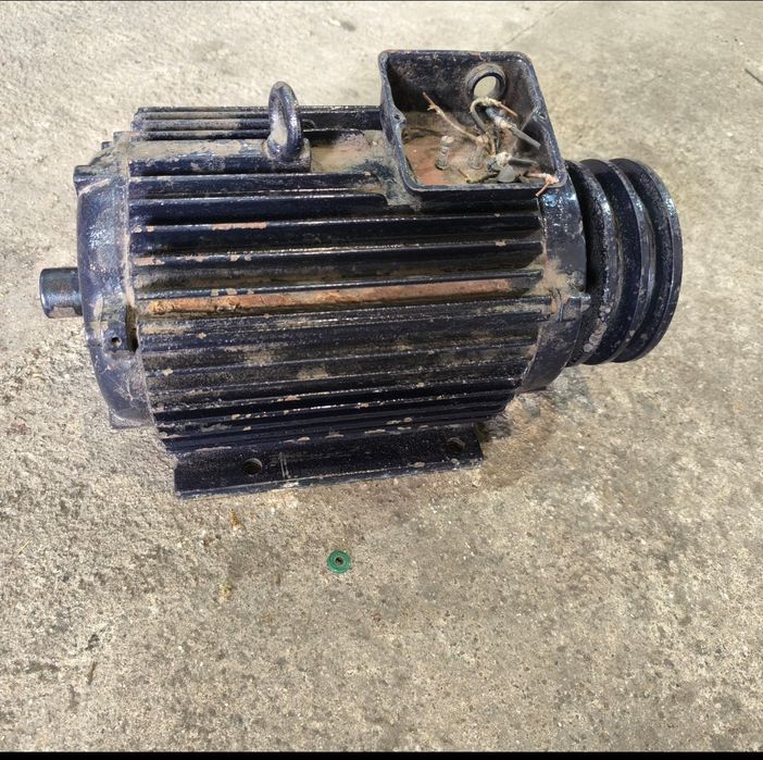 двигун 4кв kmr 100.L4