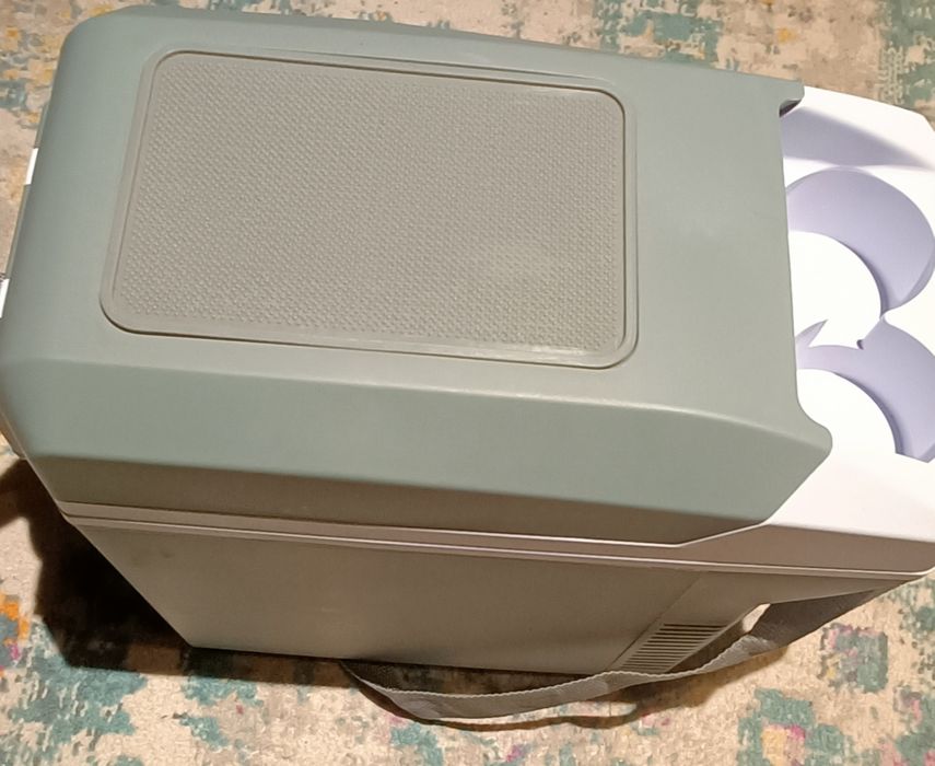 Lodówka samochodowa turystyczna  10 l 12 v i 220 v rezerwacja