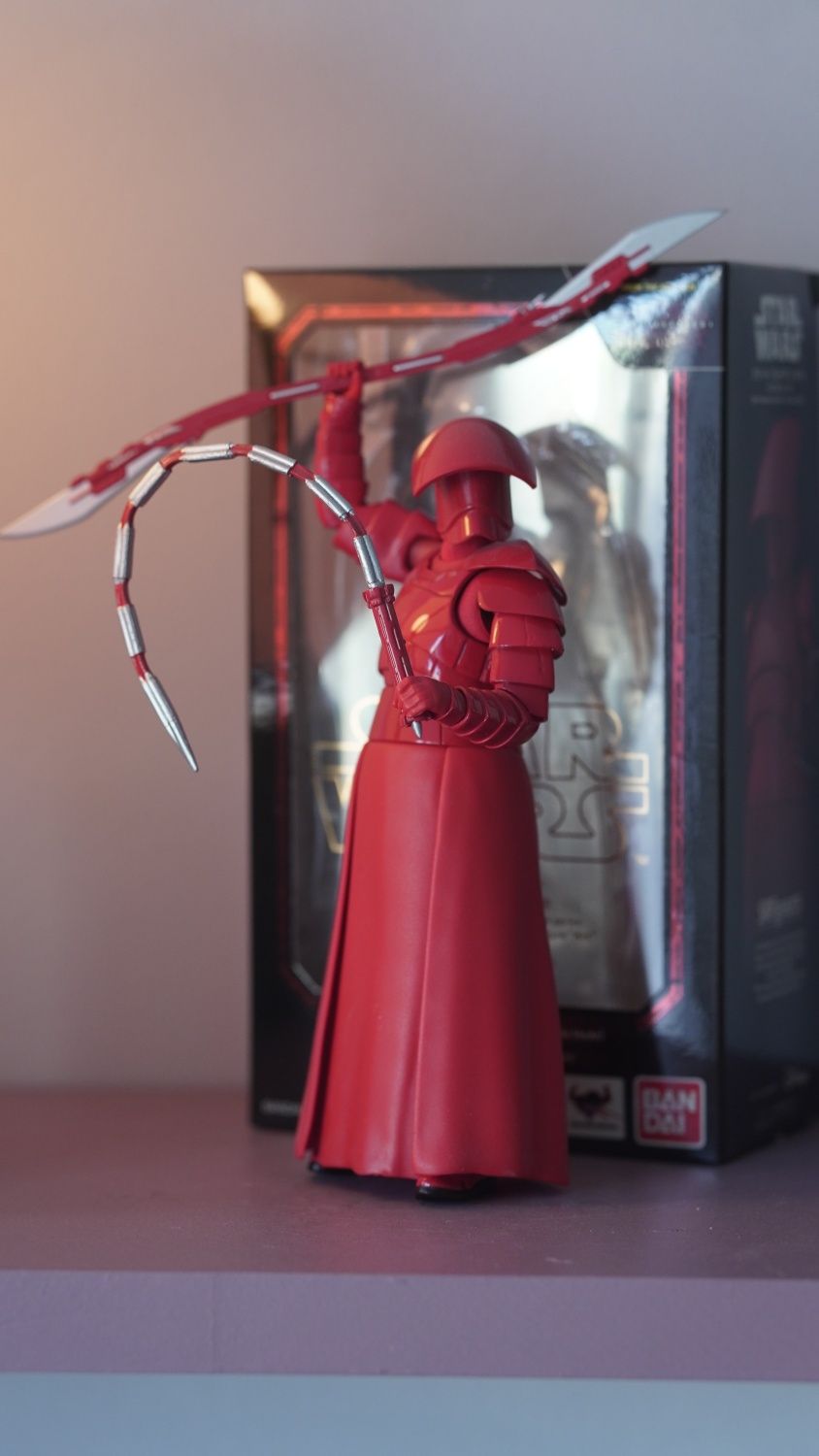 SHFIGUARTS STAR WARS Elite Praetorian Guard (with double blade)