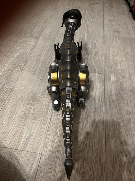 Динозавр со спецэффектами