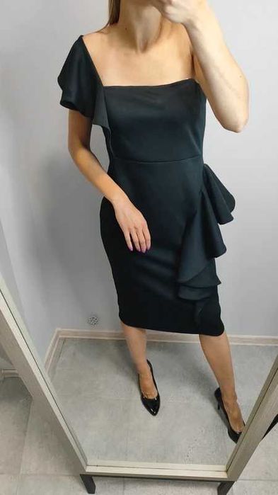 Czarna klasyka Boohoo falbaną odkryte plecy ramiona mega 44 XXL