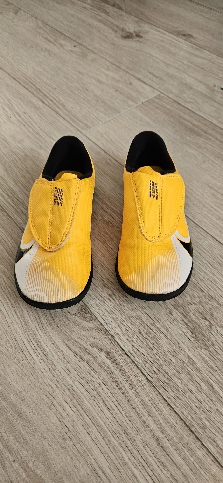Buty piłkarskie halowe 28 ,  28,5 junior Nike Mercurial Vapor 13  rzep