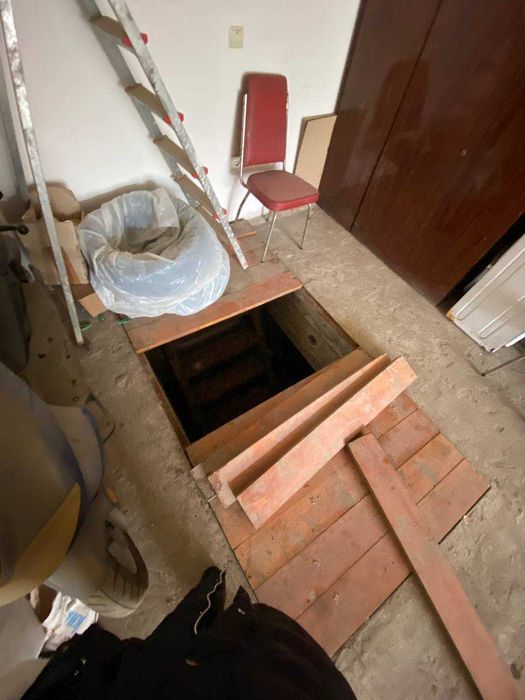 Великий гараж біля Метро — заїзд для бусів