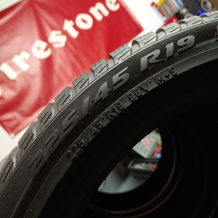 225/45/19 XL Sprzedam komplet opon zimowych Pirelli