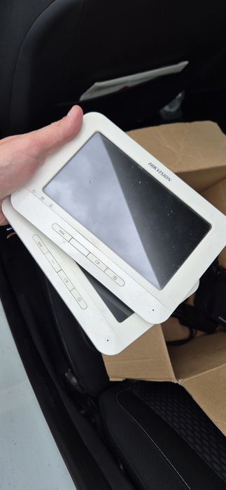 HIKVISION DS-KH6310-W

IP Video Intercom Indoor Station Model: DS-KH63