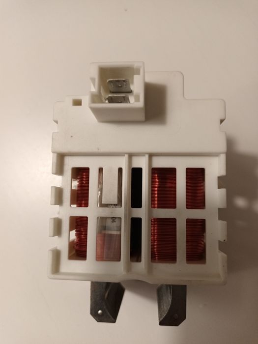 Silnik pompy myjącej  zmywarki Indesit Ariston Hotpoint