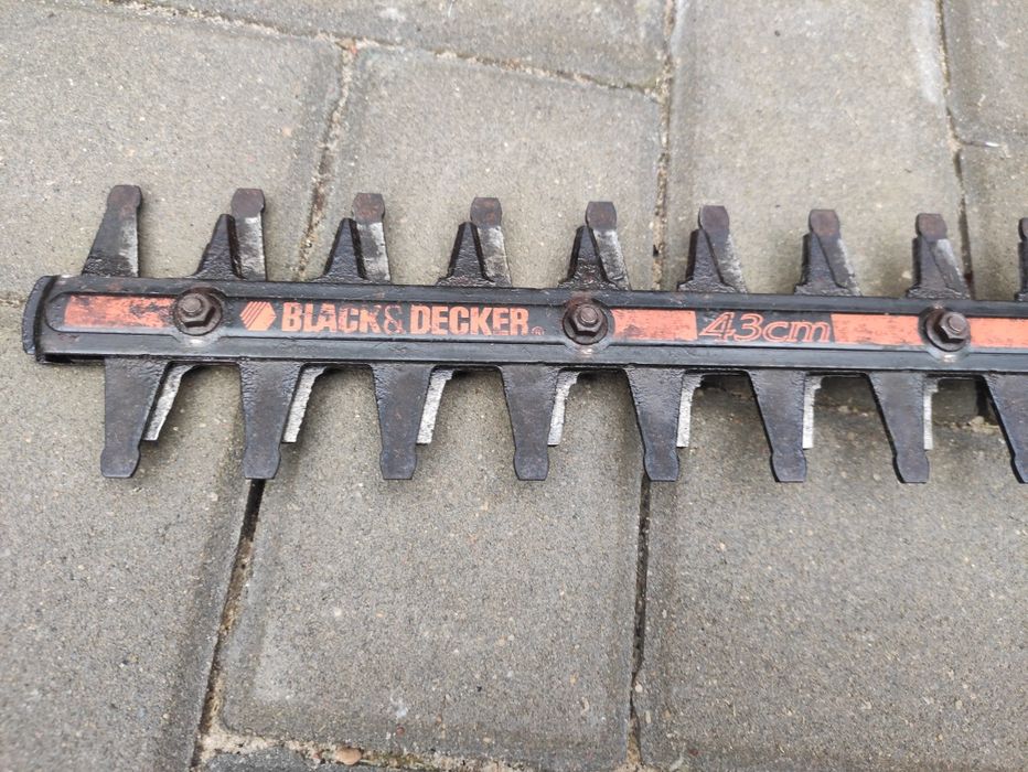Elektryczne nożyce do żywopłotu BLACK & DECKER