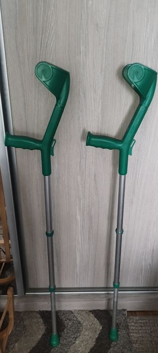 Sprzedam w dobrym stanie kule łokciowe regulowane