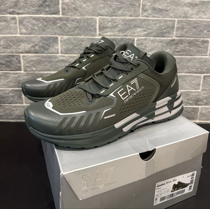 Кросівки чоловічі 46 EA7