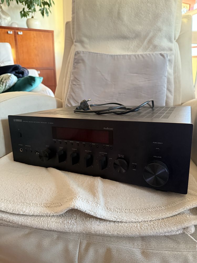 Amplituner stereo Yamaha R-N602