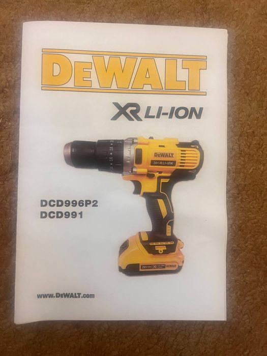 Акумуляторний шуруповерт DeWALT XR Li-Ion 24V з набором інструментів