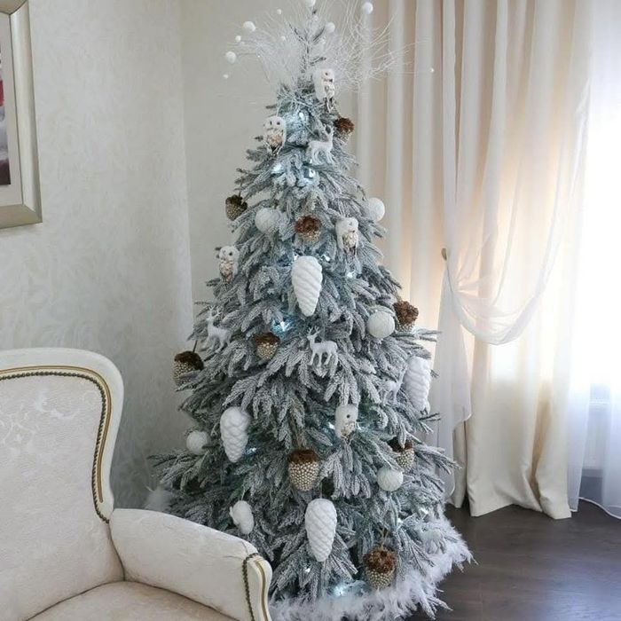 Лита ялинка Смерека засніжена. Литая ёлка