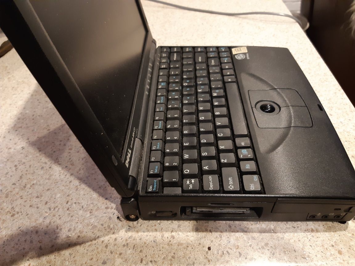 Stary zabytek Dell Latitude Co i CD 150 ST