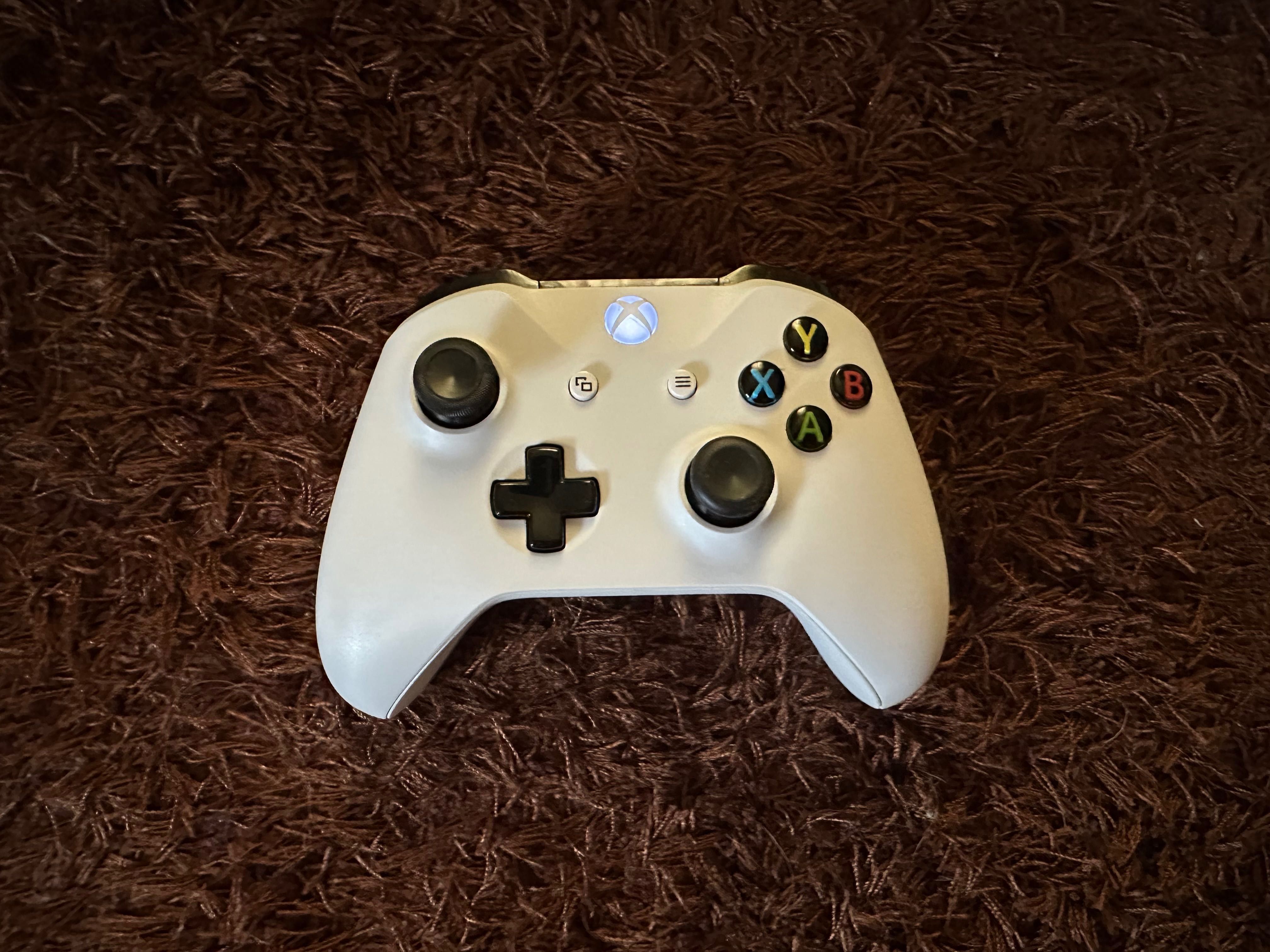 Xbox One S 500GB z kontrolerem, oryginalne opakowanie – stan idealny