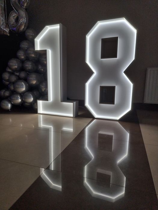 Wynajem duzy napis 18 XXL Led