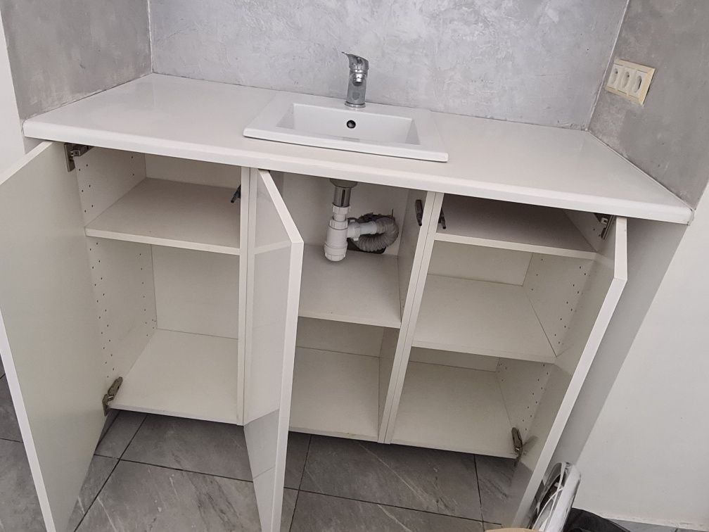 Zestaw mebli ze zlewem. Biały połysk, system Blum.