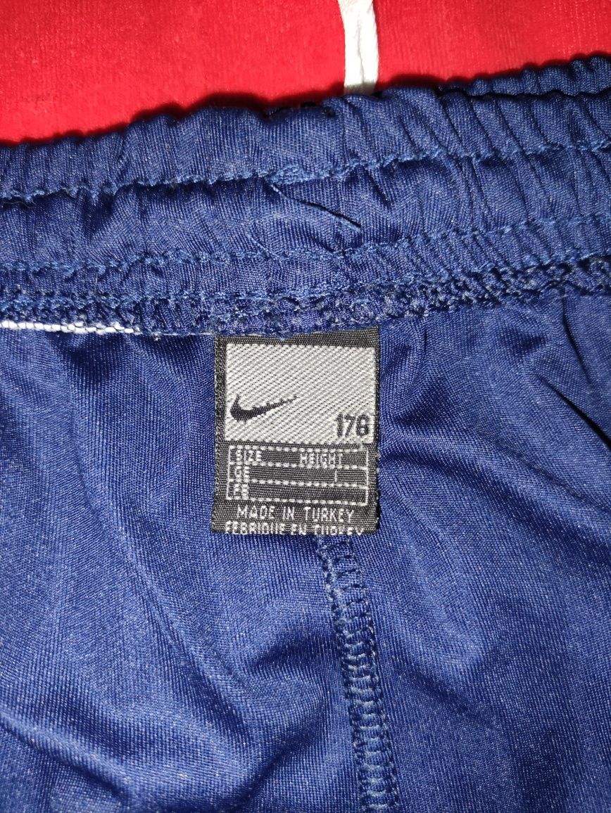 Spodenki piłkarskie Nike w roz. 176