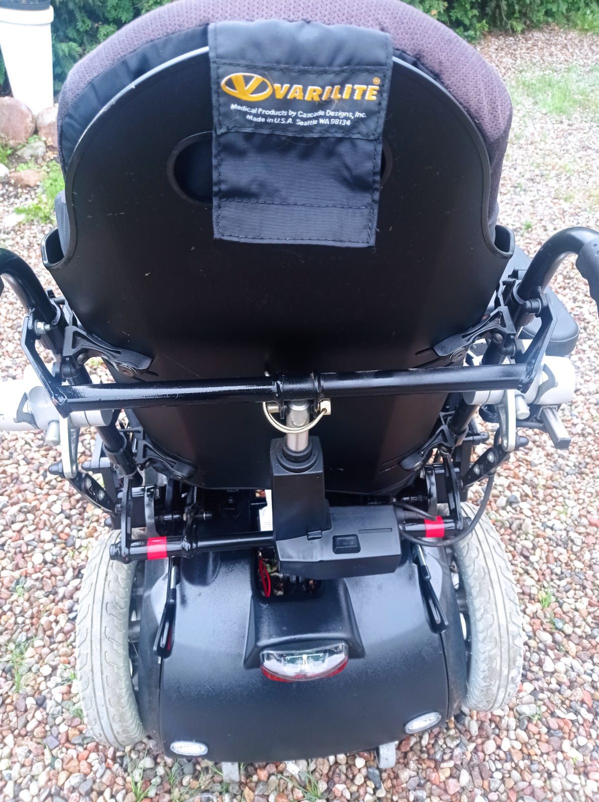 Wózek inwalidzki elektryczny z funkcją pionizacji LifeStand Vivre Debo
