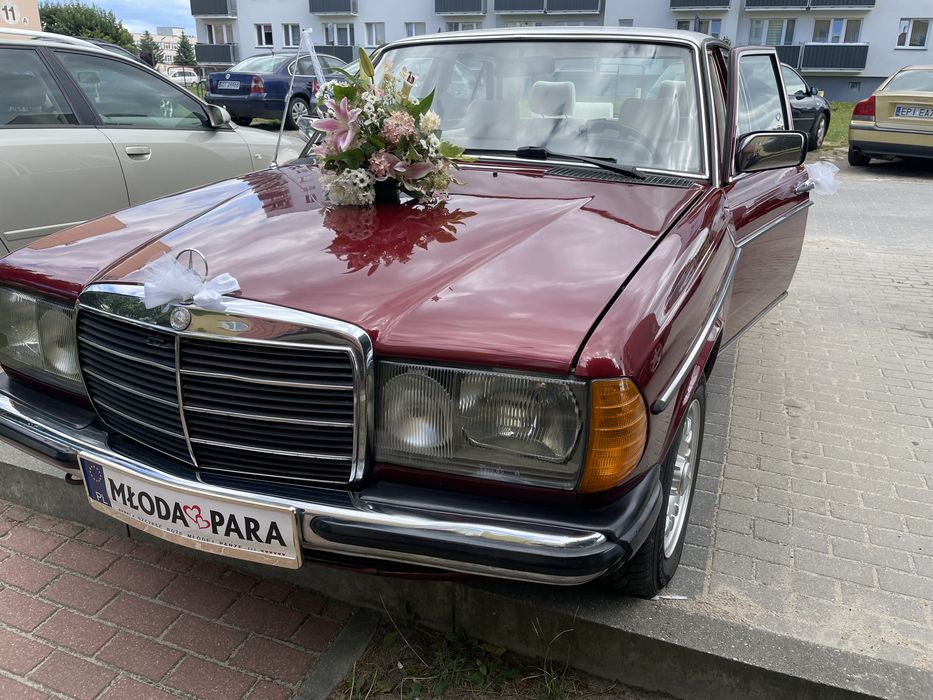 Piekny Klasyczny Mercedes W123 Auto do ślubu