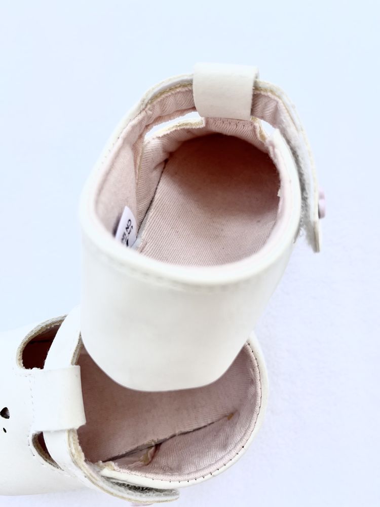 Первые нарядные туфельки Mothercare размер EU18(UK2) и EU19(UK3)