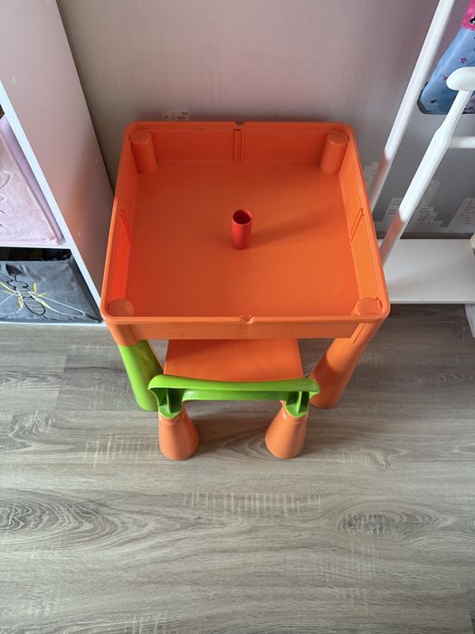 Продам дитячий стіл зі стільцями