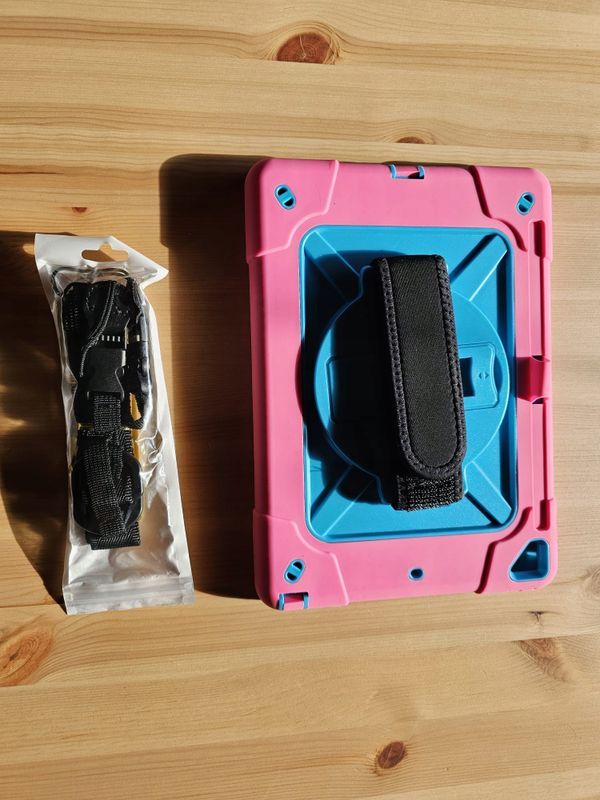 Etui Obudowa Case na Tablet iPad 6/5/Air 2/Pro 9.7" z Paskiem Pancerny