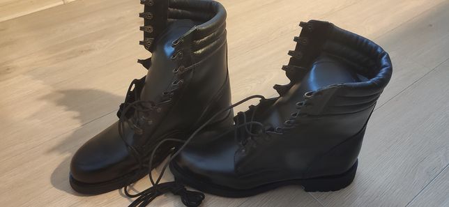 Trzewiki wojskowe (buty służbowe)