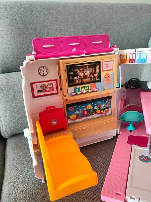 Karetka mobilna Barbie Mattel światła i dźwięki akcesoria