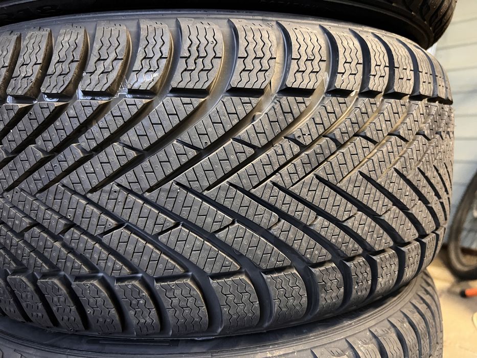 Pirelli Powergy Winter 225/40/18 zimowe opony
