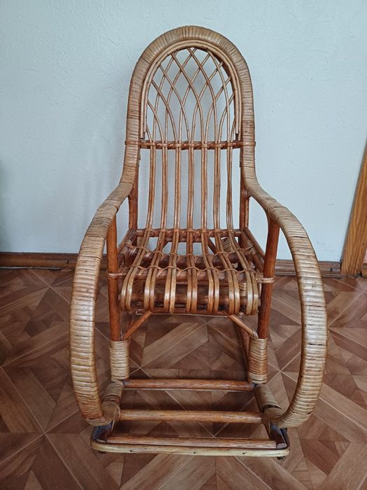 Крісло гойдалка дитяча плетена з лози