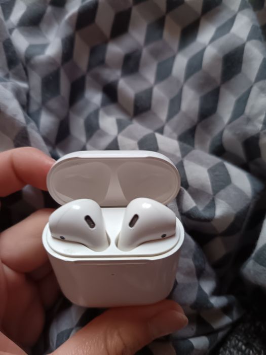 Airpods 2 не працюють