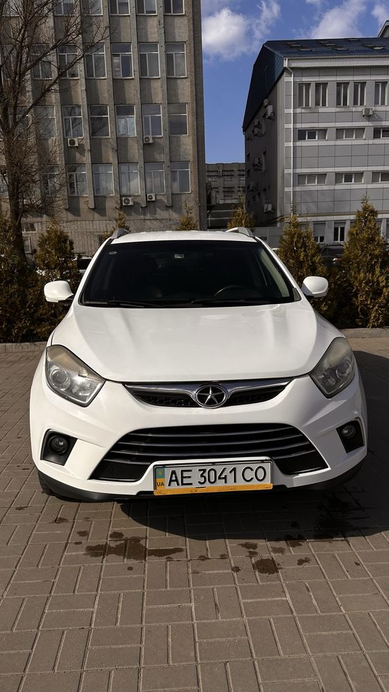 Семейный Кросовер JAC S5 .