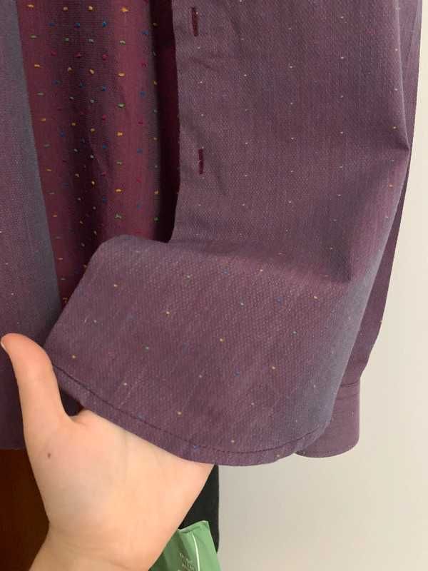 Camisa roxa de manga comprida