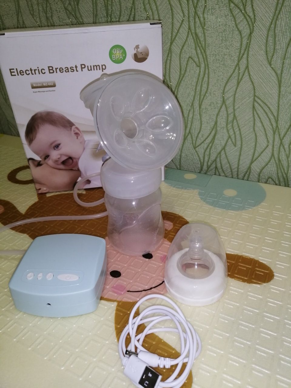 Молоковідсмоктувач ручний Canpol babies та електричний Breast Pump.