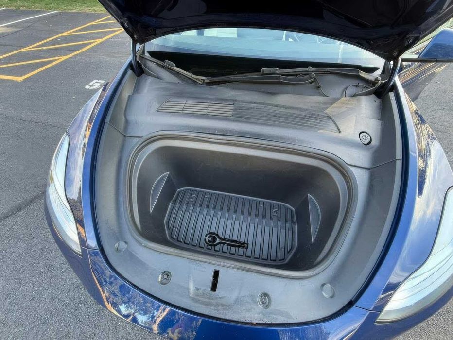 Tesla Model Y Long Range      2021