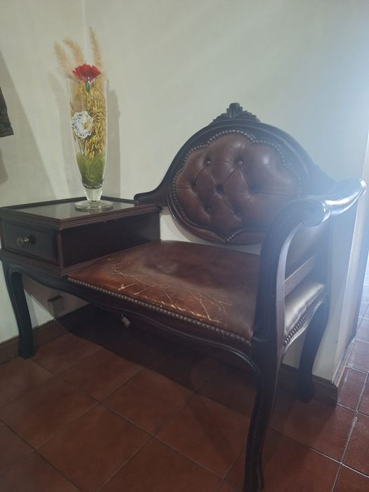 Conjunto de mobiliário composto por sapateira, guarda chuveiro e banco