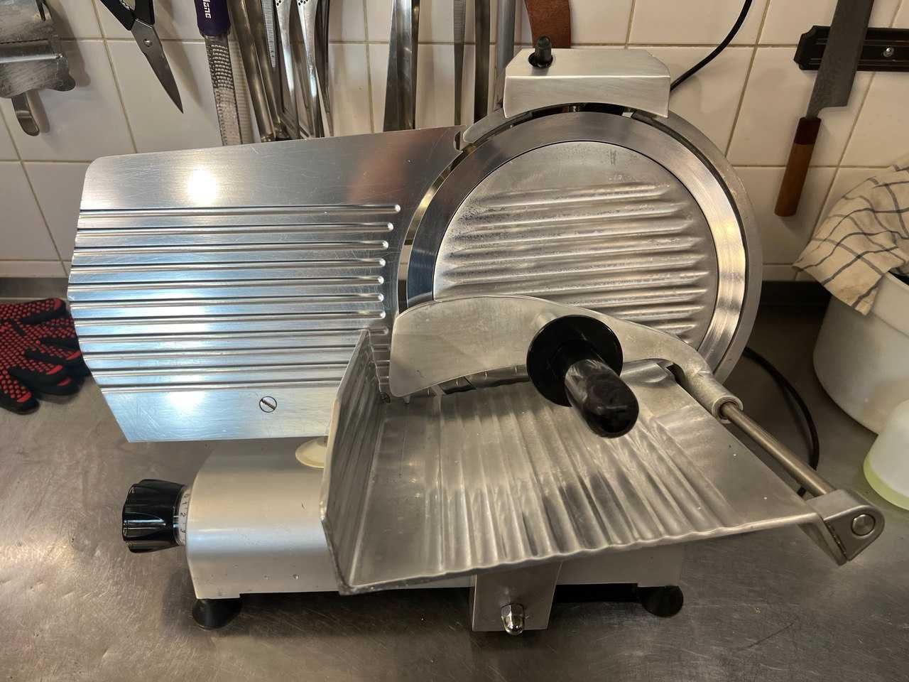 Krajalnica 300, HENDI, Kitchen Line, 230V/300W,