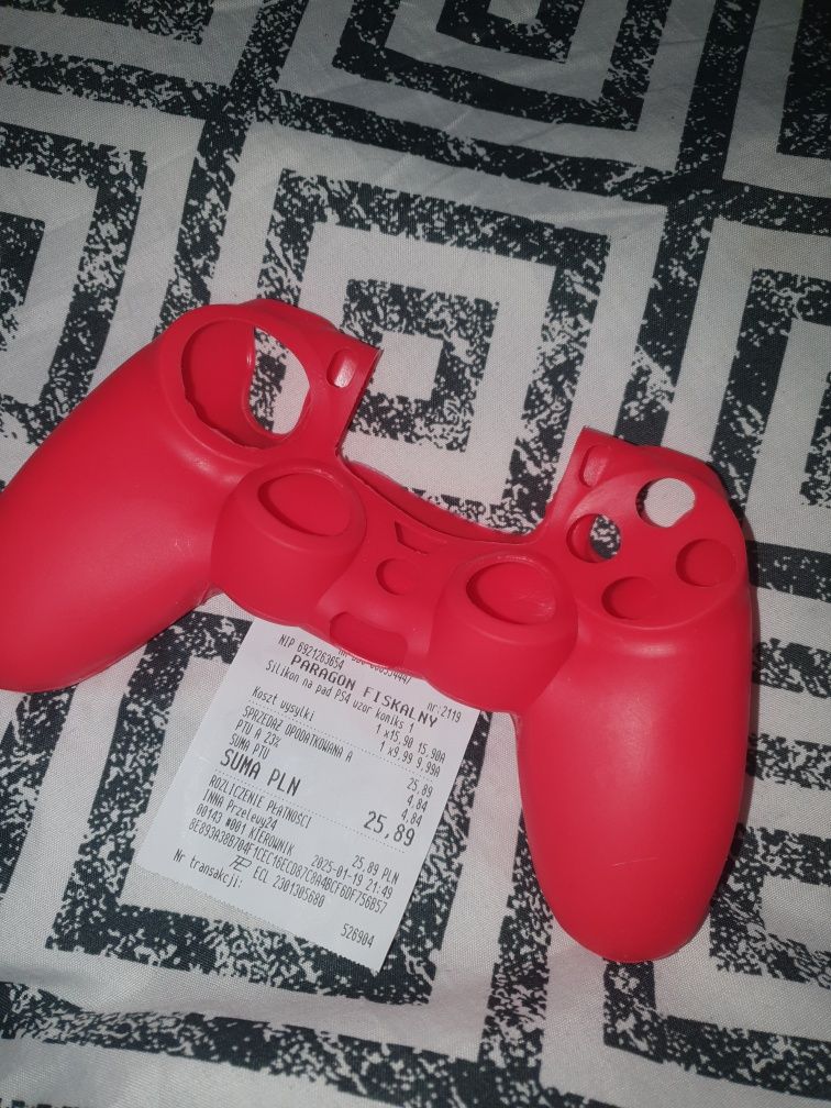 Etui do pada na playstation 4 i mam takie też  do Xbox one