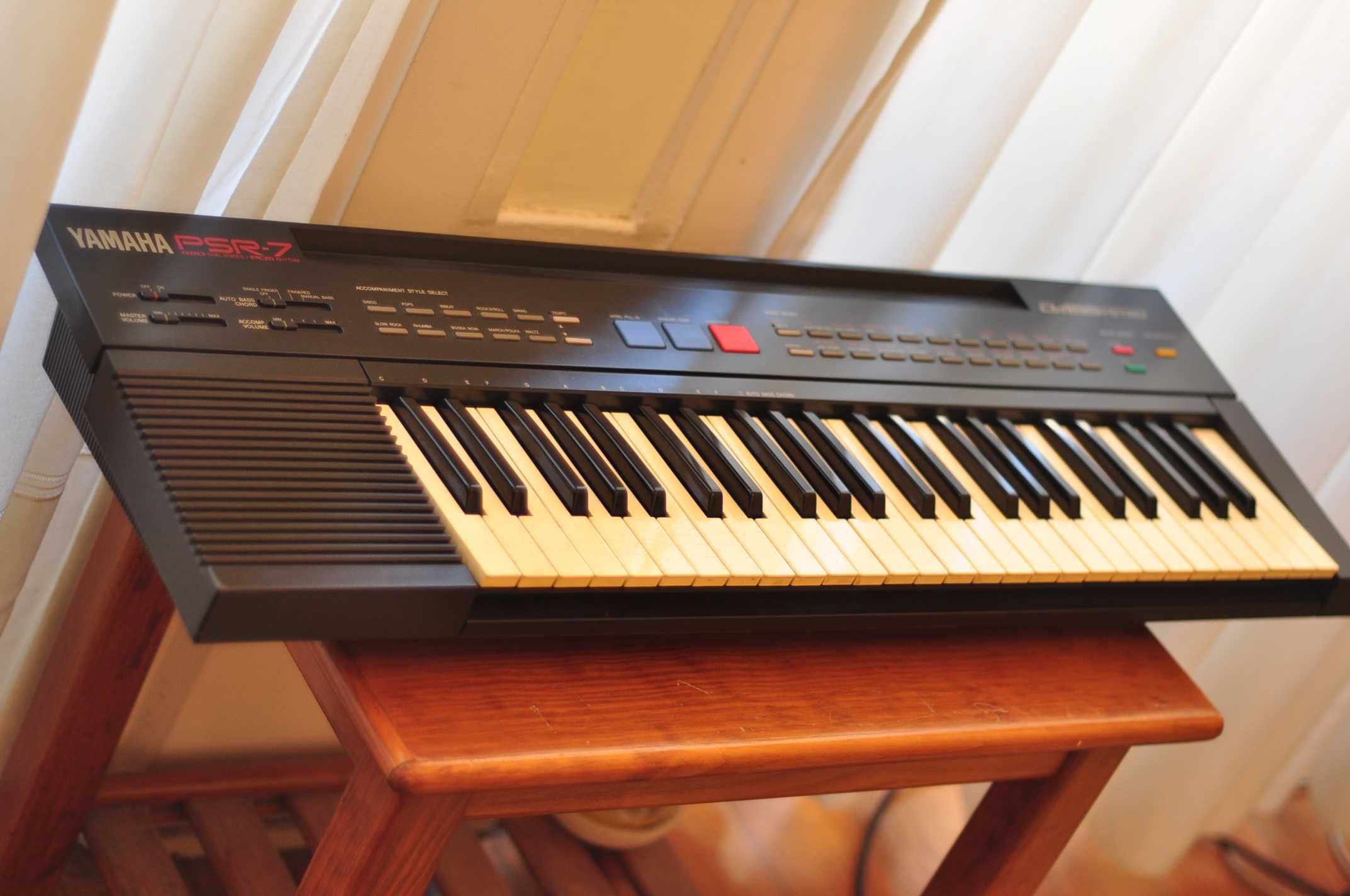 teclado Yamaha PSR-7 (80's keyboard with lush FM!)