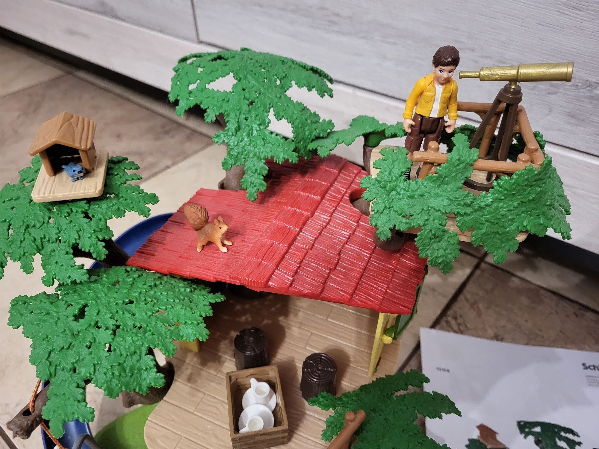 Schleich domek na drzewie
