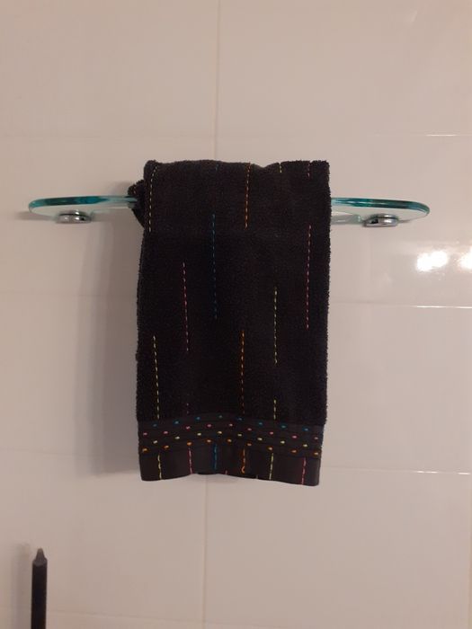 Komplet szklanych wieszakoów, półek do łazienki.