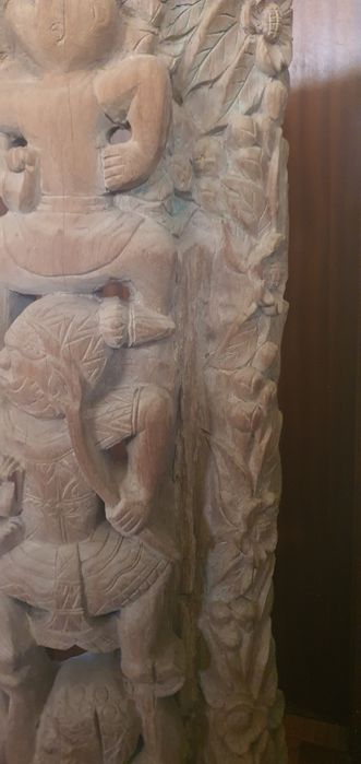 Escultura em madeira entalhada Teka