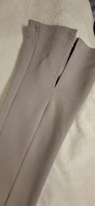 Spodnie szare ze szwami i rozporkami na nogawkach  rozm.M