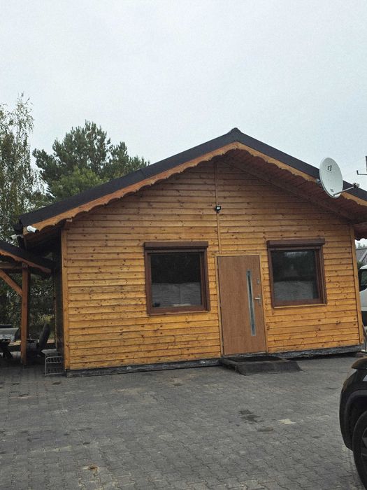 Całoroczny w pełni wyposażony domek plus wiata MOBILNY